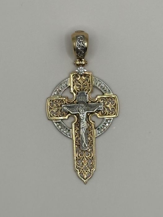 Золотой крест с брилиантами
