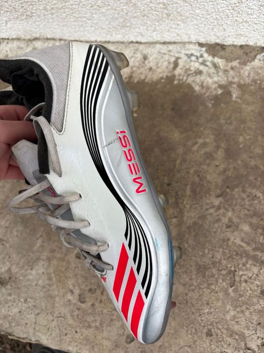 Vând ghete de fotbal Adidas F50 Messi,mărime44 preți fix 200 ron