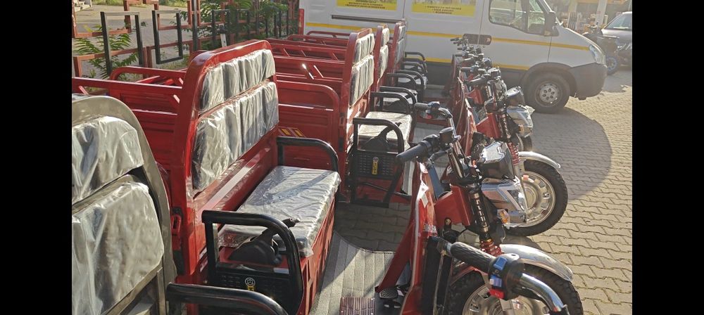 Tricicleta Electrica KUBA GL 15000 Rosu, autonomie 70 km putere 3000W