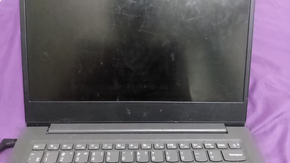 Ноутбук Lenovo v14 ada.