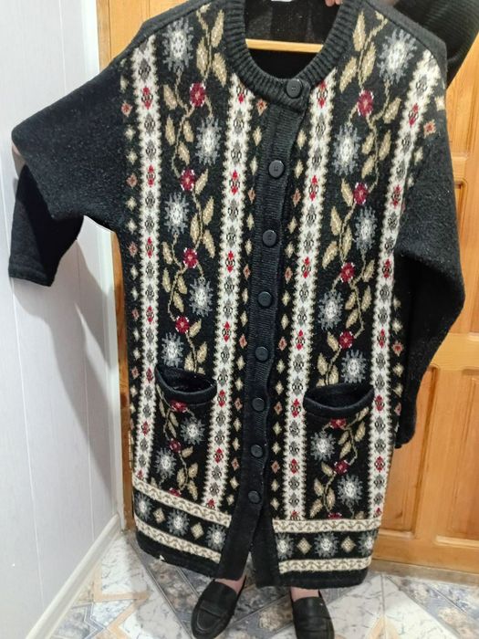 Жемпер шерстяной Остер,Индия очень тёплая,в отличном состоянии.без деф