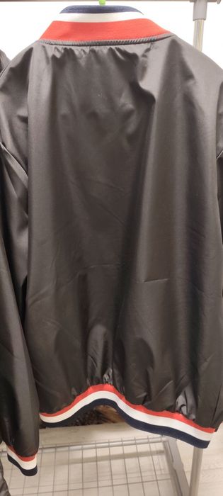 Jachetă/geacă Tommy Hilfiger model deosebit și modern