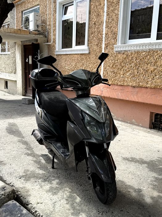 Benzin skuter moped
