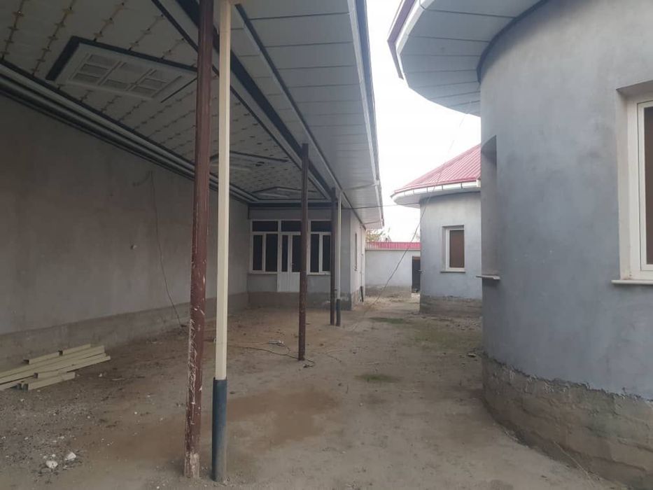 Хай-тек стилида курилган 9 хонали 20 соткали  уй сотилади