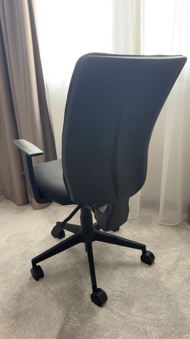 Офис стол черен мат