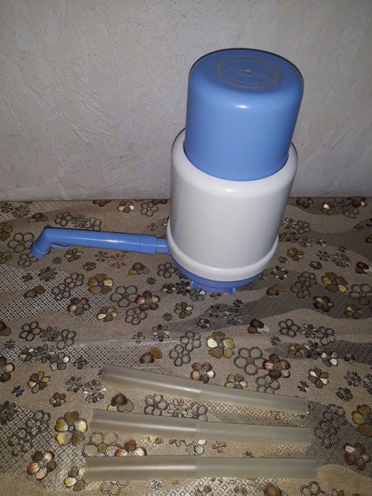 Продаю новые бутыли 19 литровые и насос  для выкачивания вводы воды