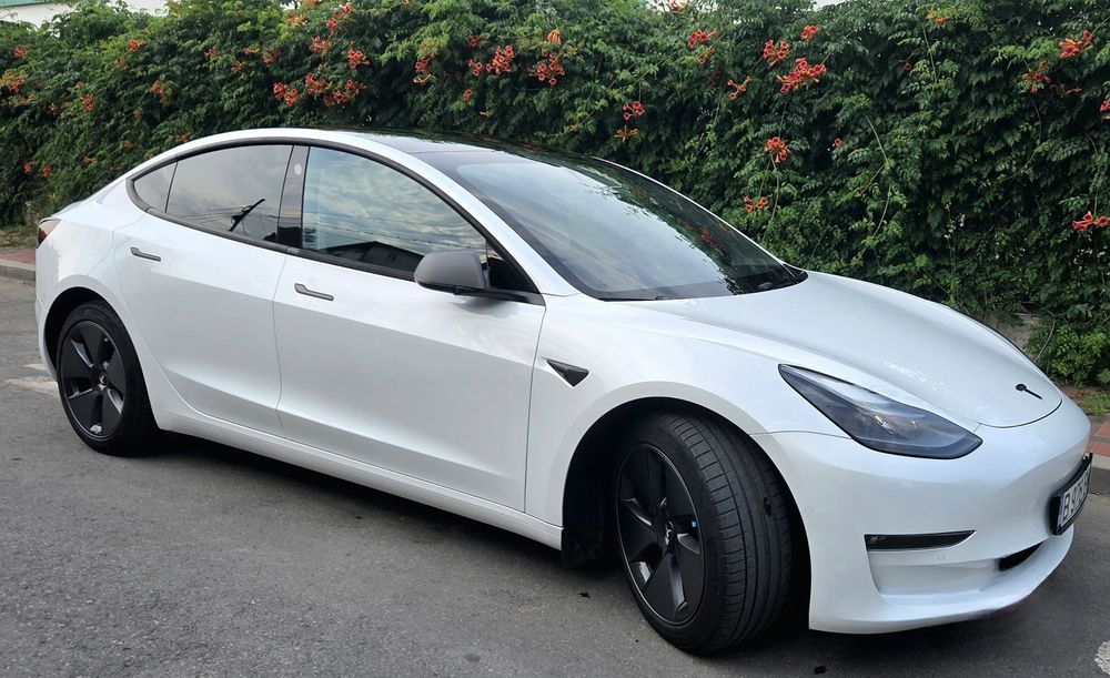 TESLA Model 3 2021 — imagine 3