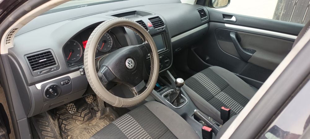 Vând Volkswagen golf 5
