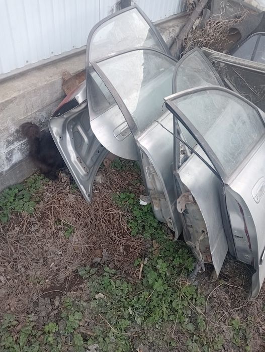 Продам двери и багажник на Мазда кронус