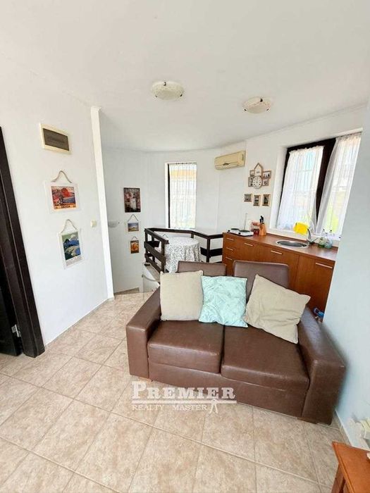 Двуетажна самостоятелна къща