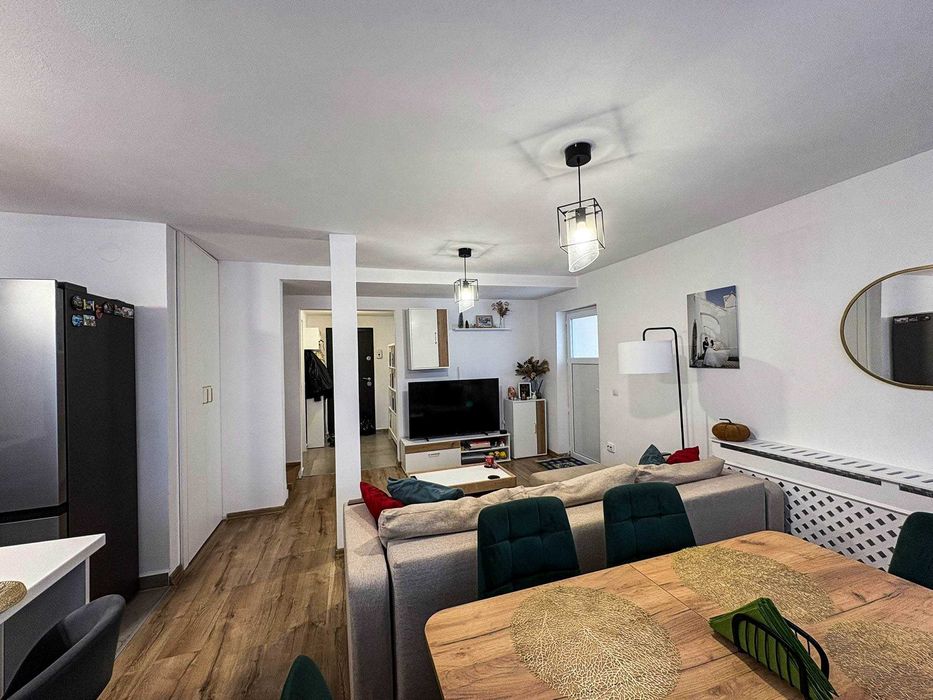 Apartament de 84mp cu 3 Camere, 2 Bai, 2 Birouri + Terasa 12mp