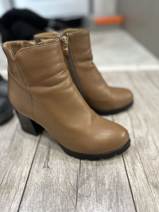 Продам женские сапоги