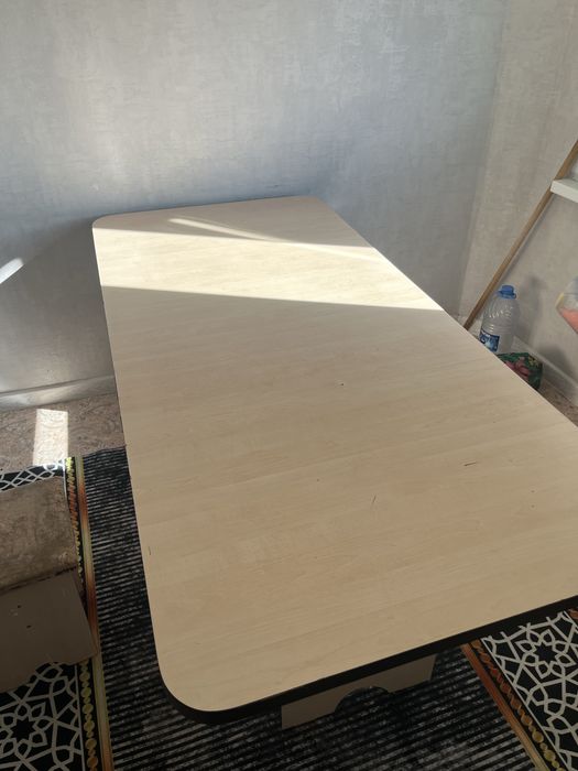 Продам стол в хорошем состояний
