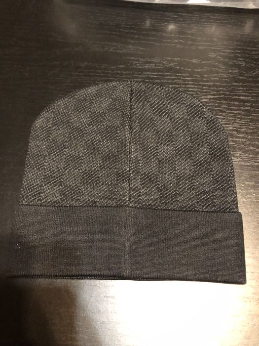 Caciula Louis Vuitton , calitate premium , pe stoc , noua