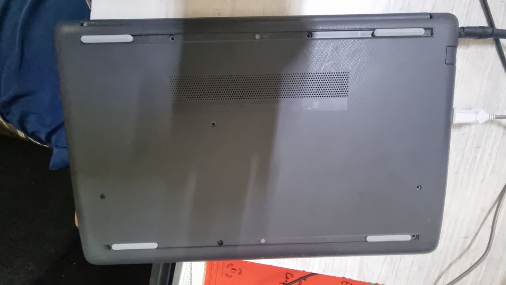 Laptop HP Ryzen5 8g ram ssd128 gb