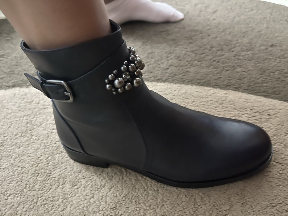 Чисто нови дамски боти