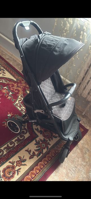 Продам прогулочную коляску в отличном состояний