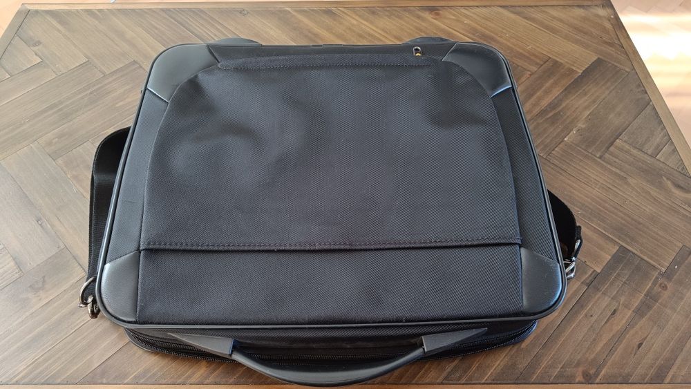 Луксозна бизнес чанта Samsonite за лаптоп 15''
Отлично със
