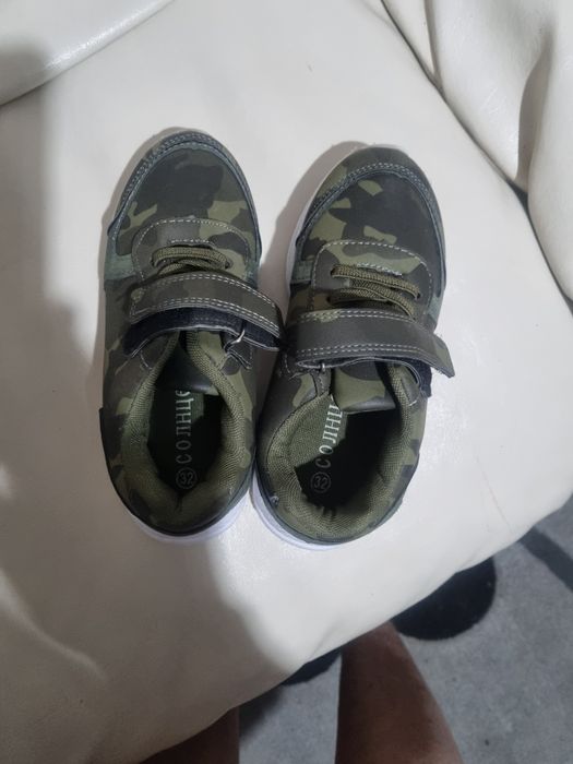 Детские кроссовки на липучках