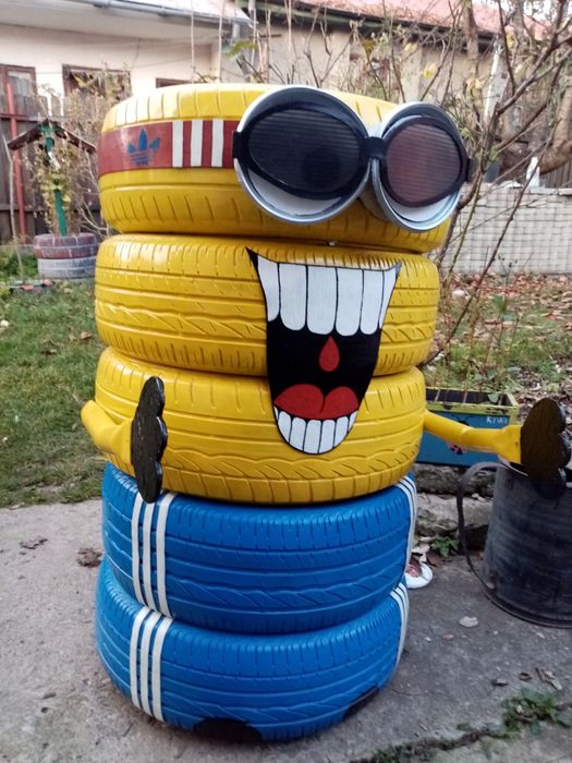 NOU! MINIONI,Căpitan America,Superman,Batman,pe tricicleta, unicate.