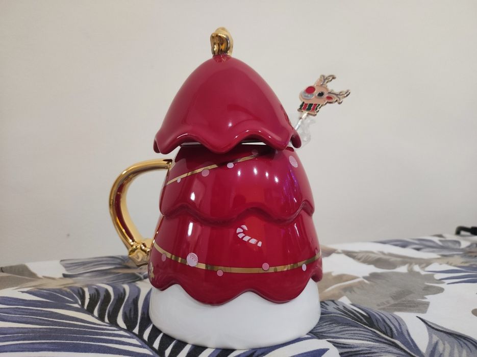 Голяма Коледна чаша с лъжичка и капак