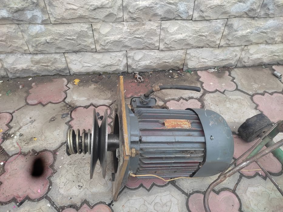 Продам электронный двигатель работает