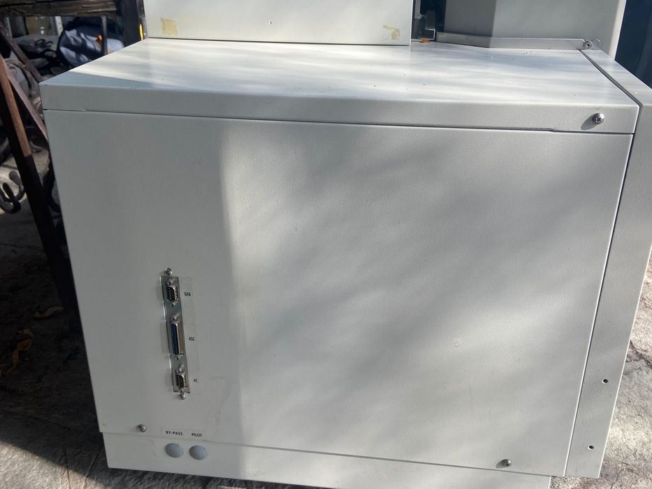 Атомный спектромерт вместе с семплером