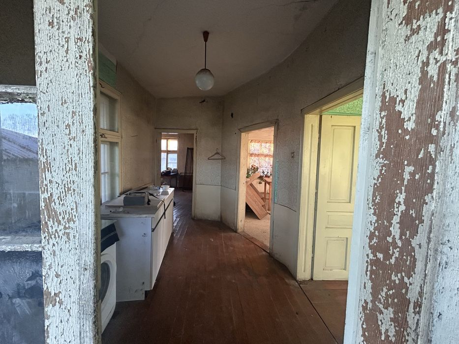 Продавам къща с двор