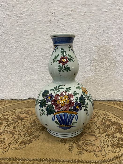 Португалска ваза от порцелан