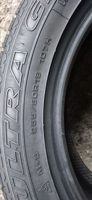 4 anvelope iarna runflat Goodyear,255/50/19.Pretul este pe bucata