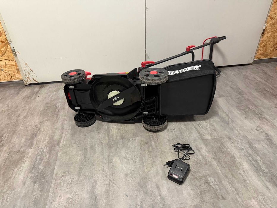 Резачка бензин. 350mm (14")  2400W .325" 1.5mm 72 52cc	/ R20 Косачка безч.