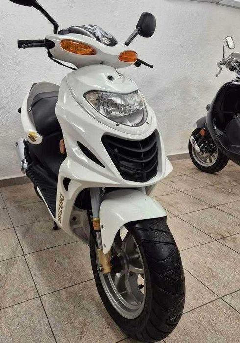 Продавам Скутери Aprilia Yamaha Suzuki Sym Kumcho Peugeot