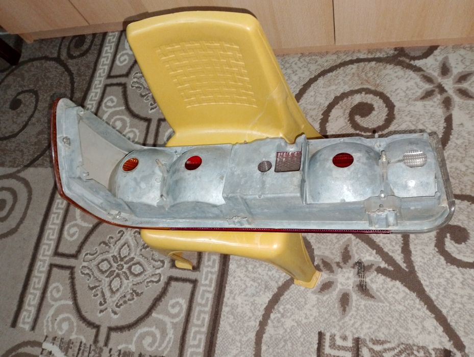 Продам задний левый фонарь