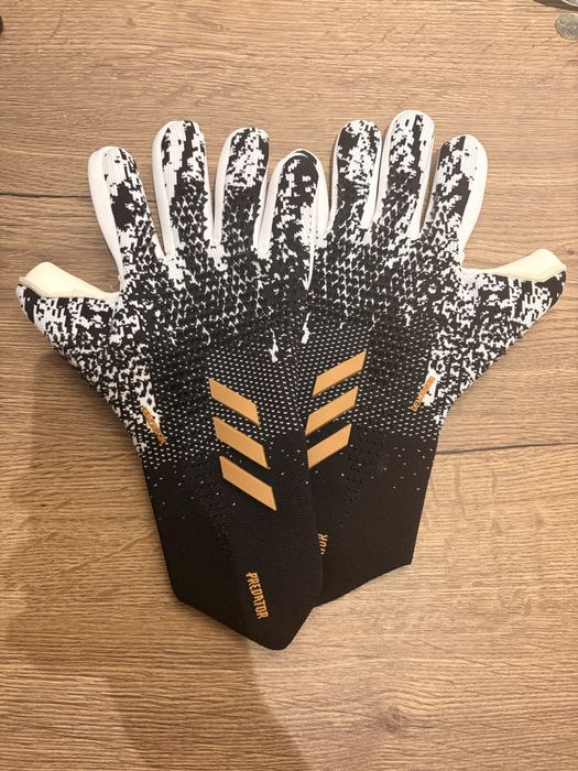 Футбольные перчатки Adidas Predator