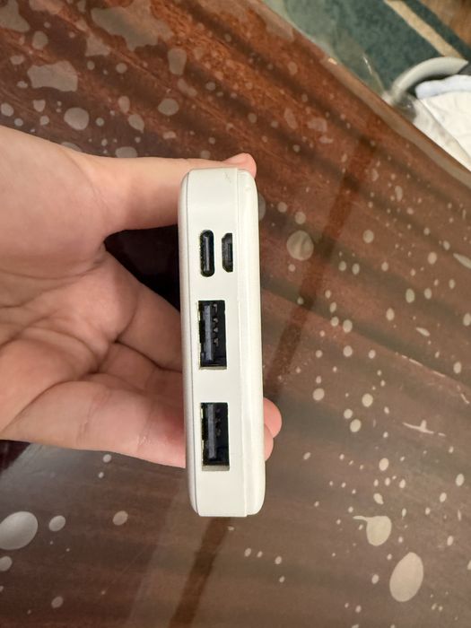 Поуербанк белый герлакс