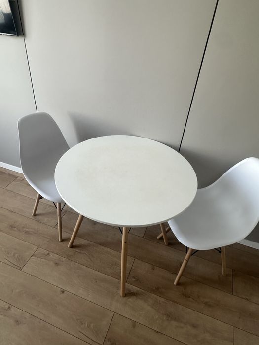 Стол и стулья 4 штуки