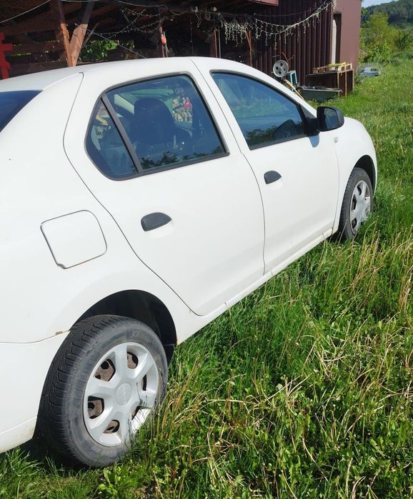 Vând Dacia Logan