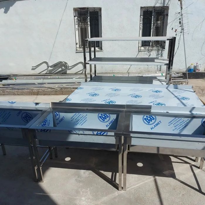 Kafa va restoranlar uchun moyka va stollar