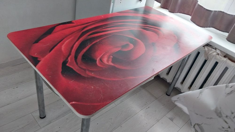 Кухонный  стол..