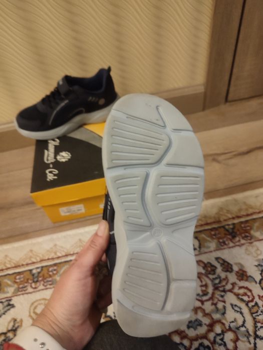 Продам кроссовки на мальчика