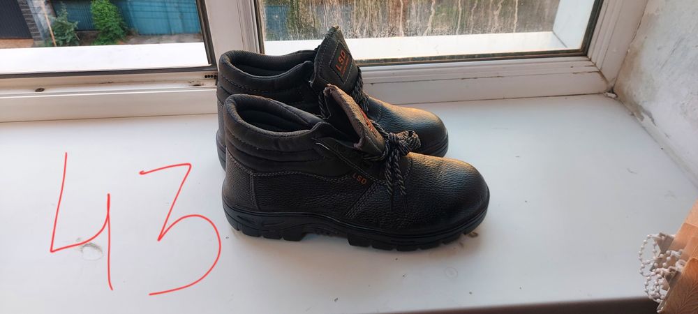 Продам спец обувь без меха