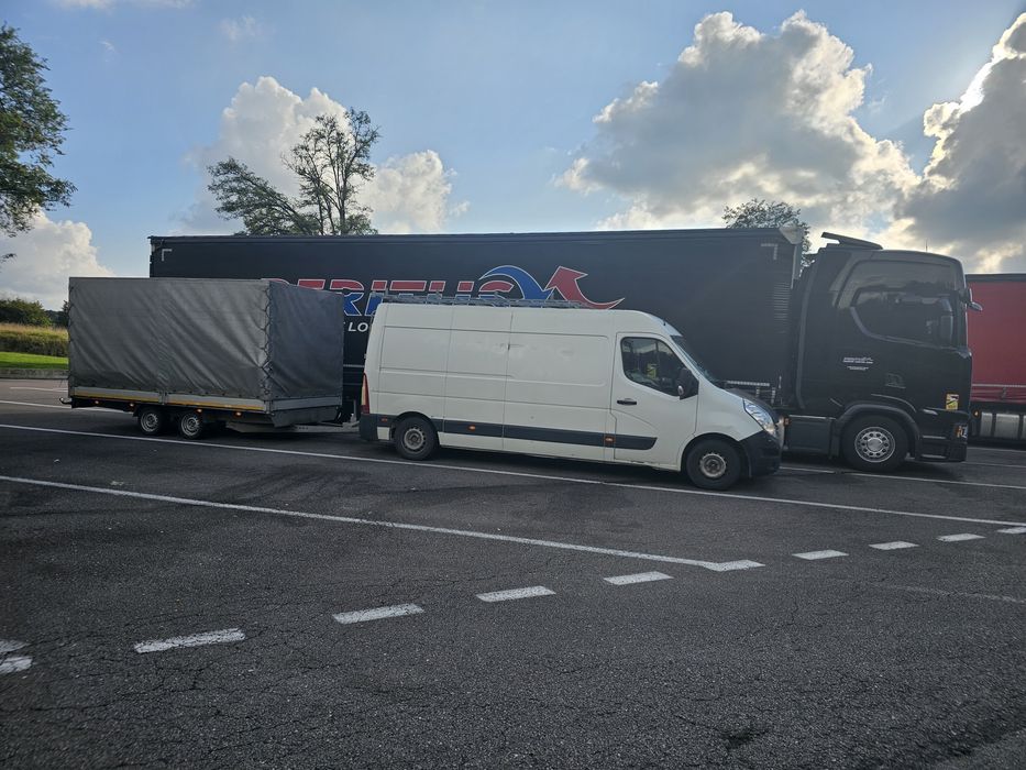 Transport mutari debarasari manipulare obiecte grele duba cu lift