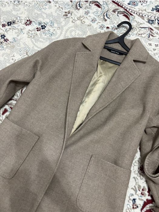 Әдемі әйелдер пальтосы белдігіме