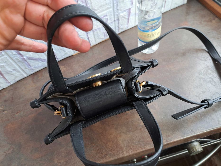 Дамска чанта,малка черна чантичка Guess