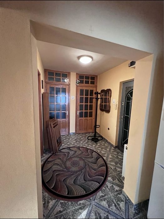 Închiriez apartament