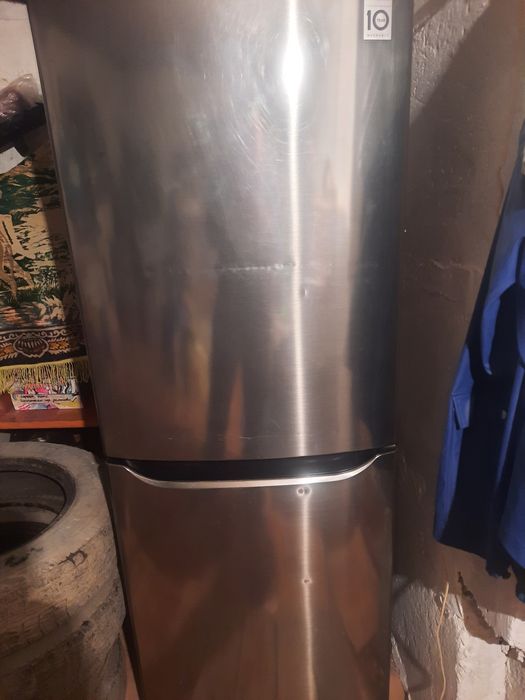 Продам холодильник