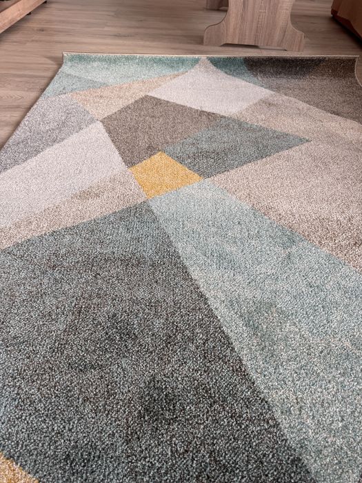 ЧИСТО НОВ килим Magnolia!