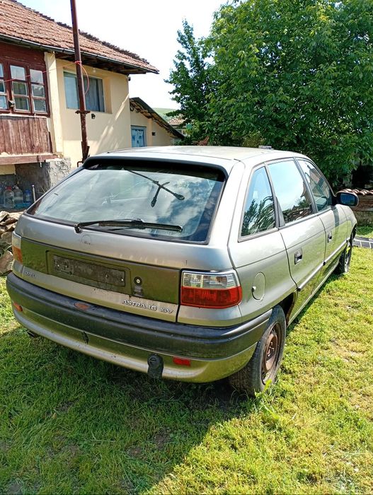 Опел Астра 1.6 автомат