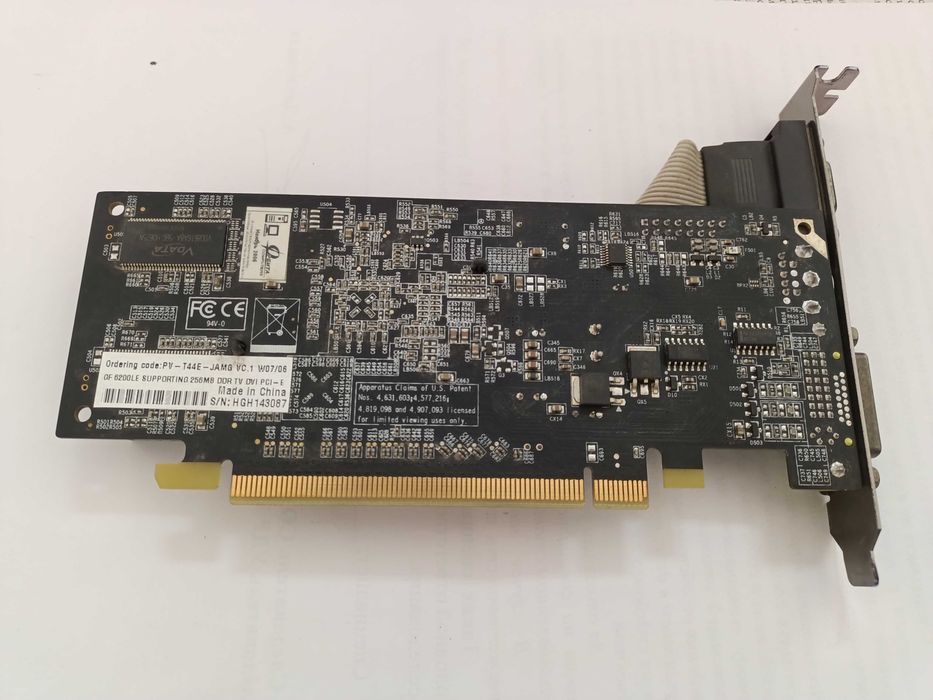 Продам видеокарту "Asus GeForce 6200LE"