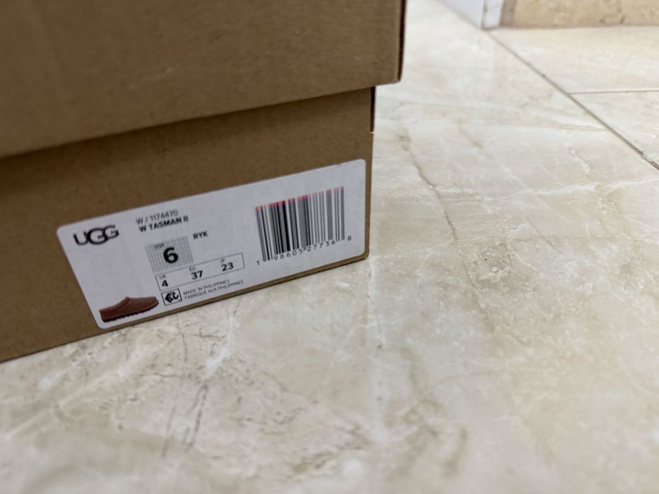 Ugg de piele intiarsa.